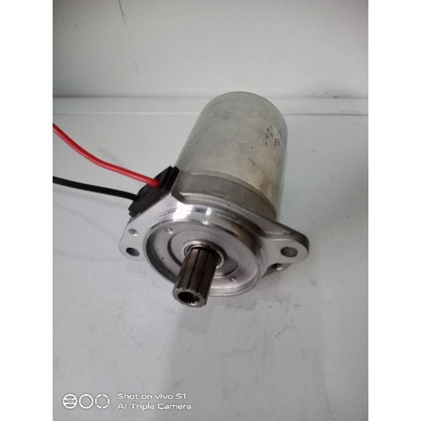 DC DINAMO.  12volt.   200wat.  2000 RPM.  torsi 70 kg