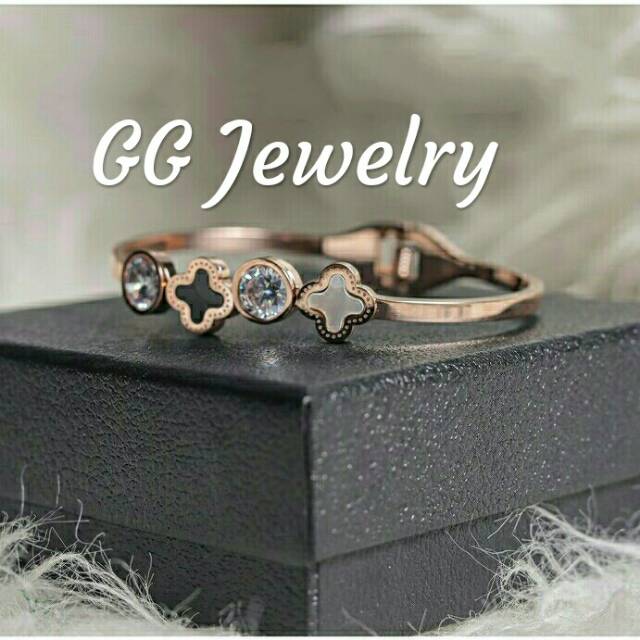 GG Gelang Titanium Premium Gold Plated 18K Daun Keberuntungan LV # GL-133