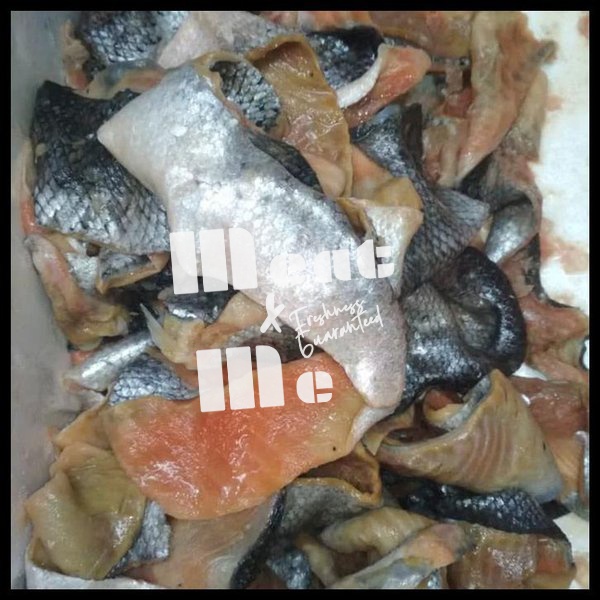 

Kulit Ikan Salmon Mentah / Salmon Skin Frozen 500g
