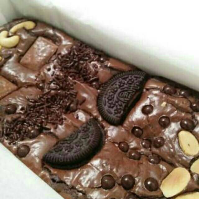 Aiza Brownies panggang mix varian no sekat/potong halal higienis oleh-oleh Malang
