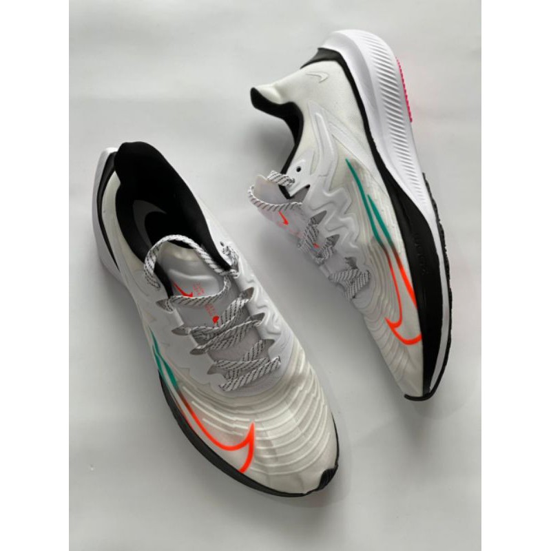 Nike gravity full white