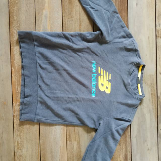 Crewneck new balance original preloved(bekas)