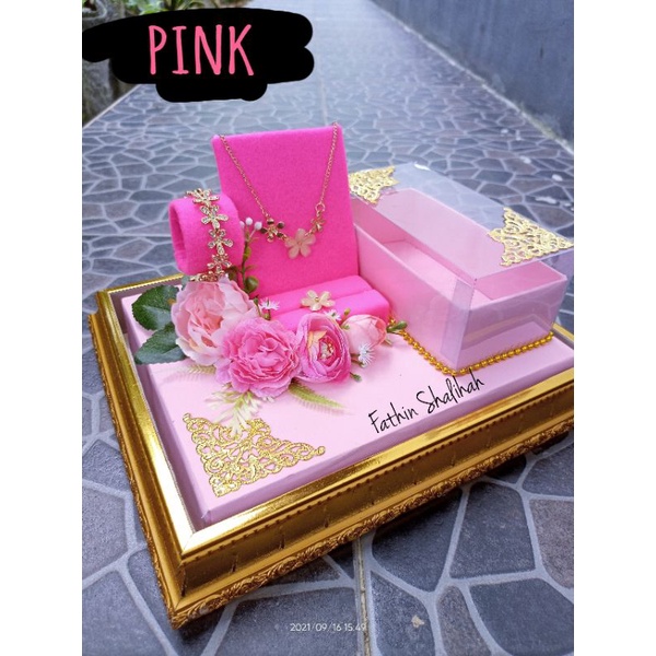 kotak uang dan perhiasan mahar seserahan (pink) dengan tutup mika