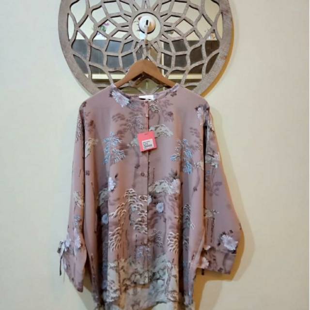 Jingmi Top Ria Miranda