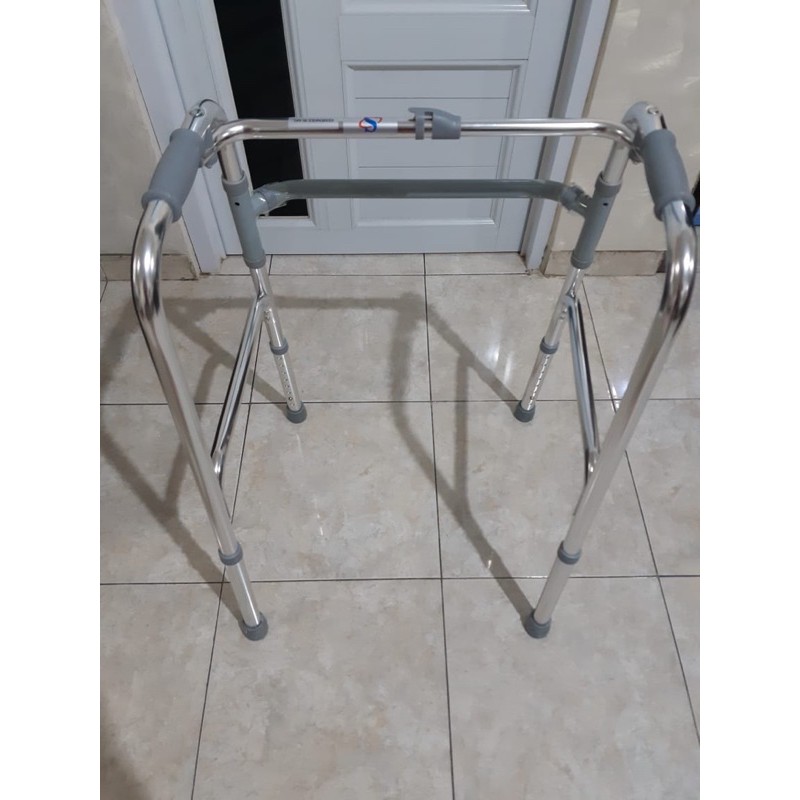 Walker / Tongkat Alat Bantu Jalan Kaki 4 untuk Lansia Lipat Sellaco (BACA DESKRIPSI)