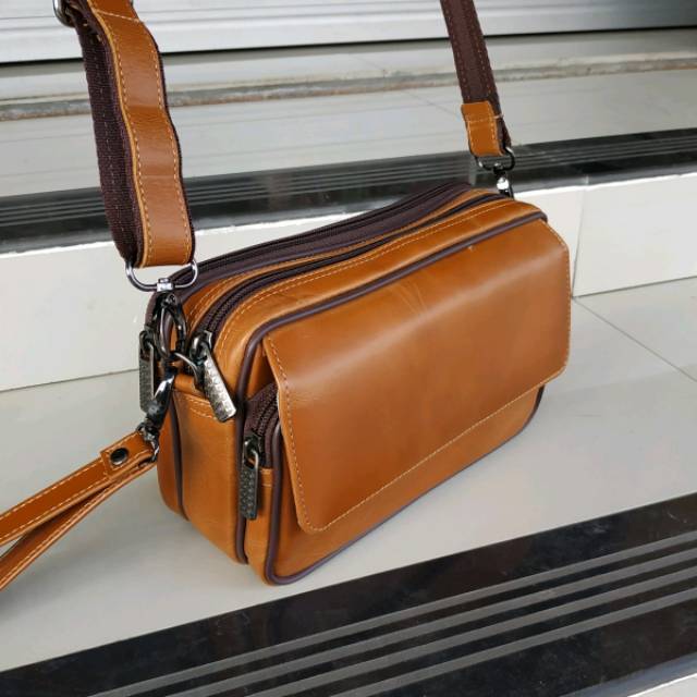 Tas kulit selempang wanita