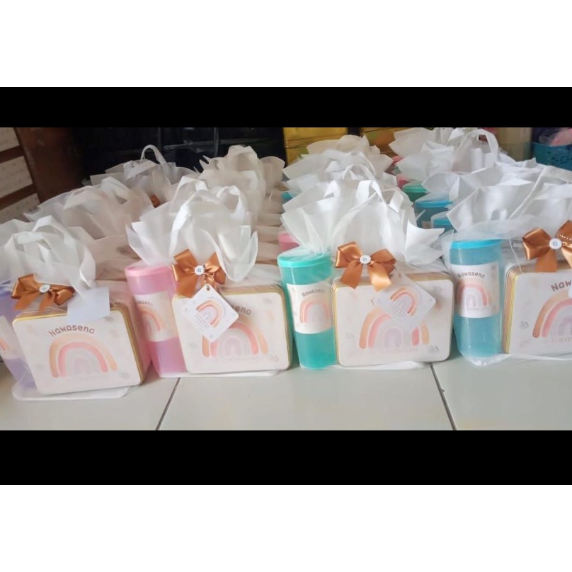 

PAKET 2 MIX BOX & TUMBLR KARAKTER (custom design + nama) + 6 ITEM SNACKS