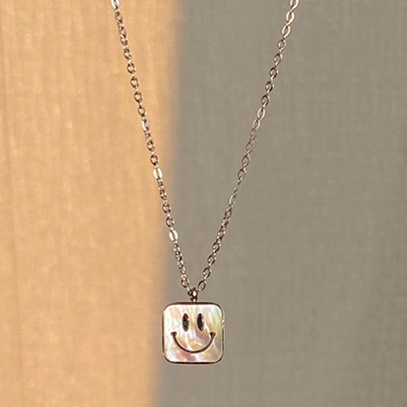 2022 Kalung Rantai Liontin Persegi Motif Smiley Warna Permen Untuk Wanita