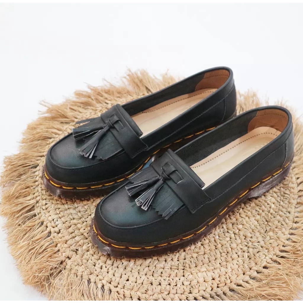 Sepatu Dokmart Wanita Loafer Kulit Hitam