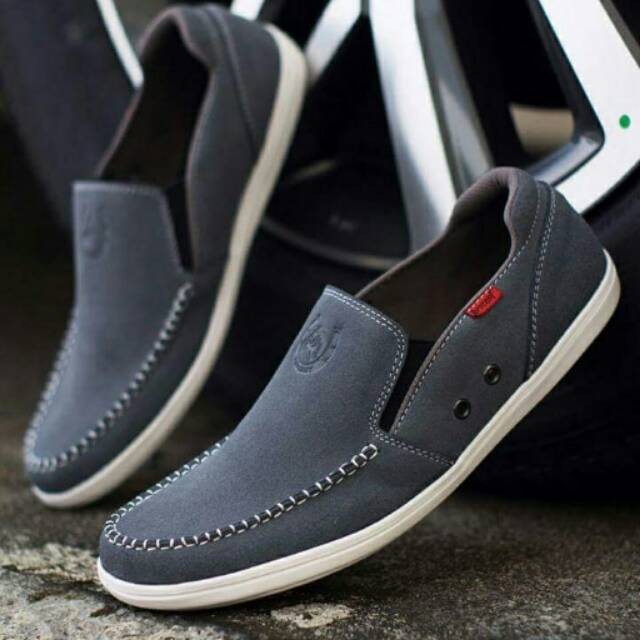 Sepatu Casual Cowok Slip On Warna Abu Tanpa Tali