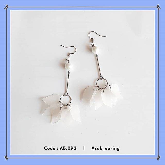 Anting Korea Putih AB.092