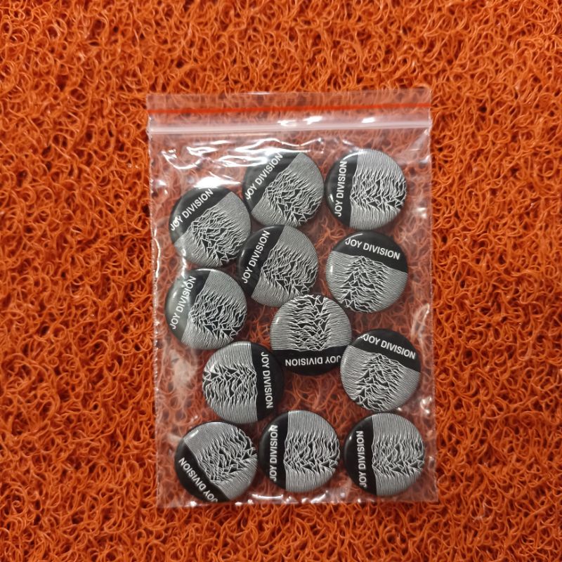 

[ 1 PACK ISI 12pcs ] GROSIR PIN BUTTON JOY DIVISION TERLARIS