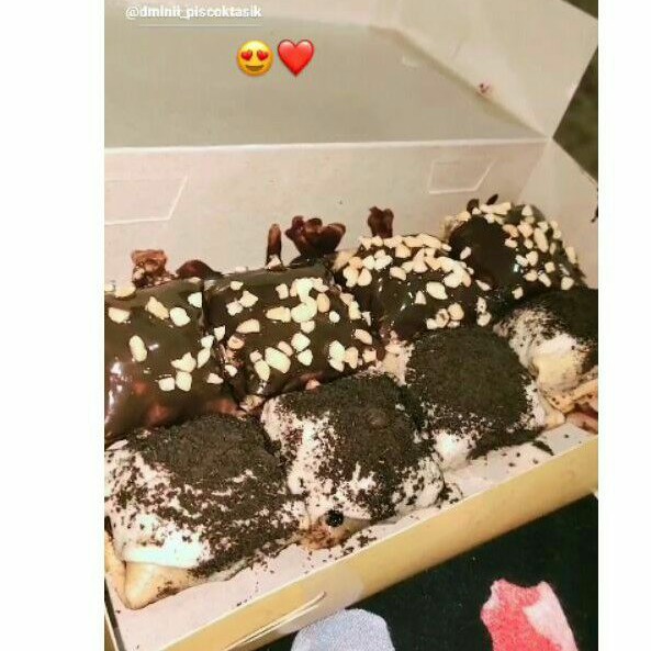 

PISCOK LUMER COKLAT TOPPING KACANG MIX VANILA TOPPING OREO