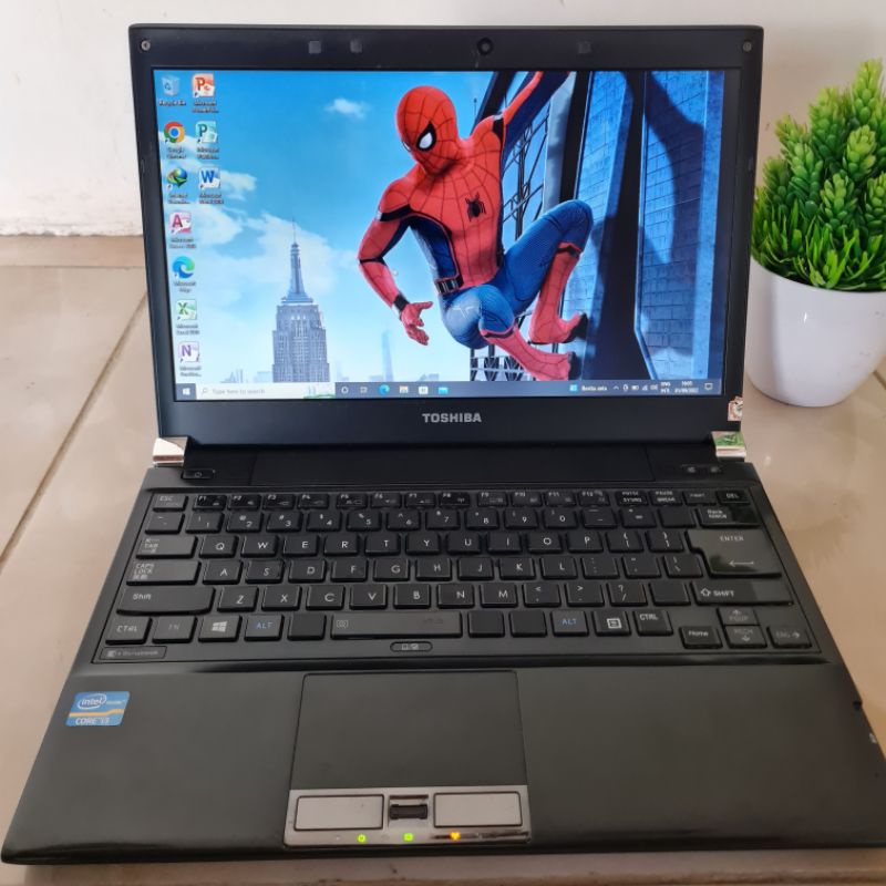 Laptop Toshiba Dynabook R732 core i3
