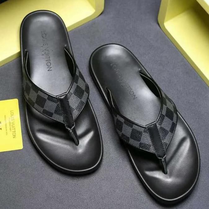 TERHEMAT SANDAL PRIA DEWASA】 SANDAL JEPIT LOUIS VUITTON PREMIUM HIGH QUALITY MIRROR 1:1 / LV 03