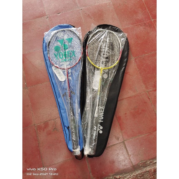 Raket badminton Yonex sepasang + 2tas