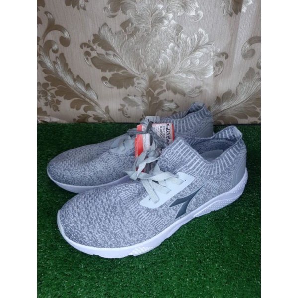 diadora sepatu ex display