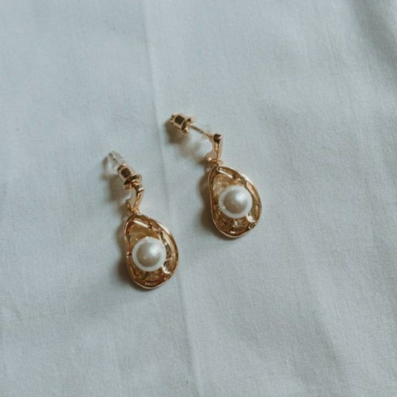 egg shape earrings (anting/ anting tusuk)