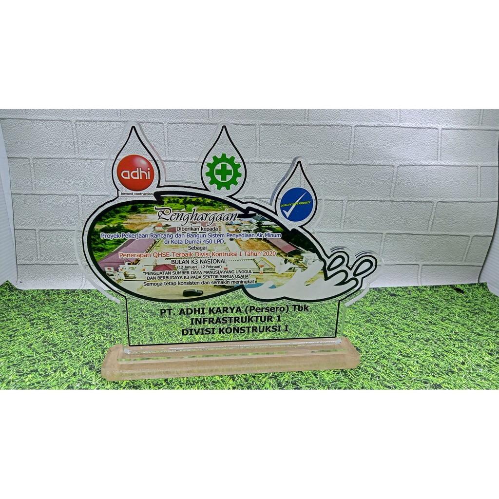 

Plakat Akrilik Besar Tebal Custom + Box Lux Piagam