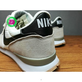  Sepatu  Sneakers Desain Nike  Internationalist  Warna Hitam 