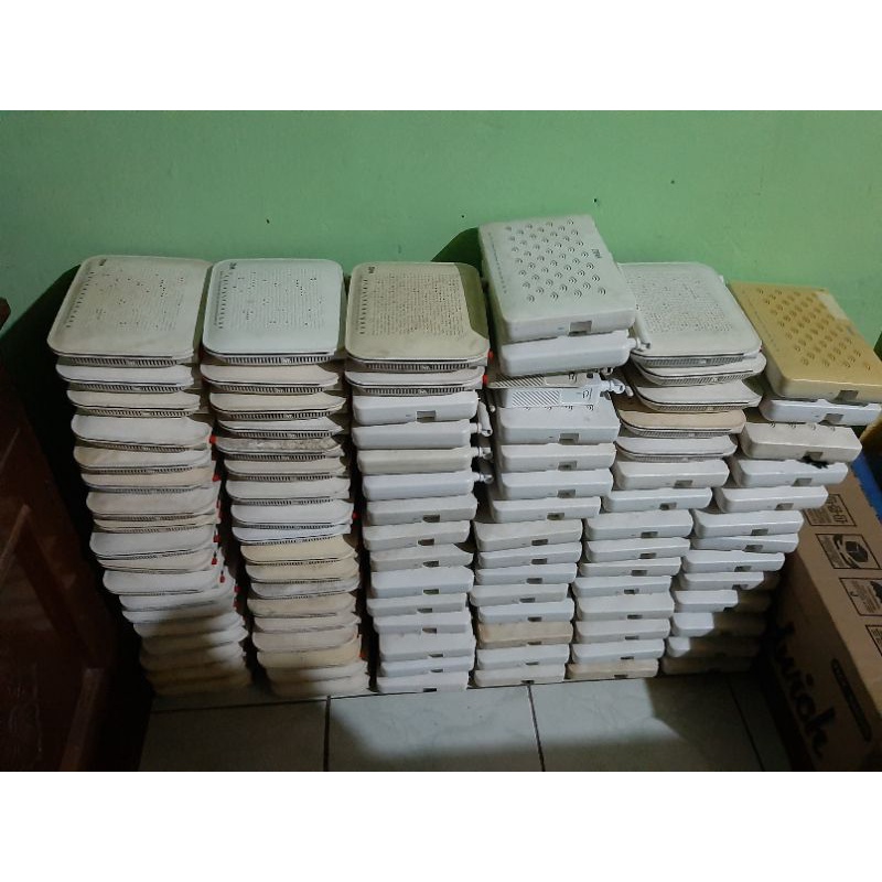 ONT MODEM F660 .seperti di gambar (kondisi rusak)