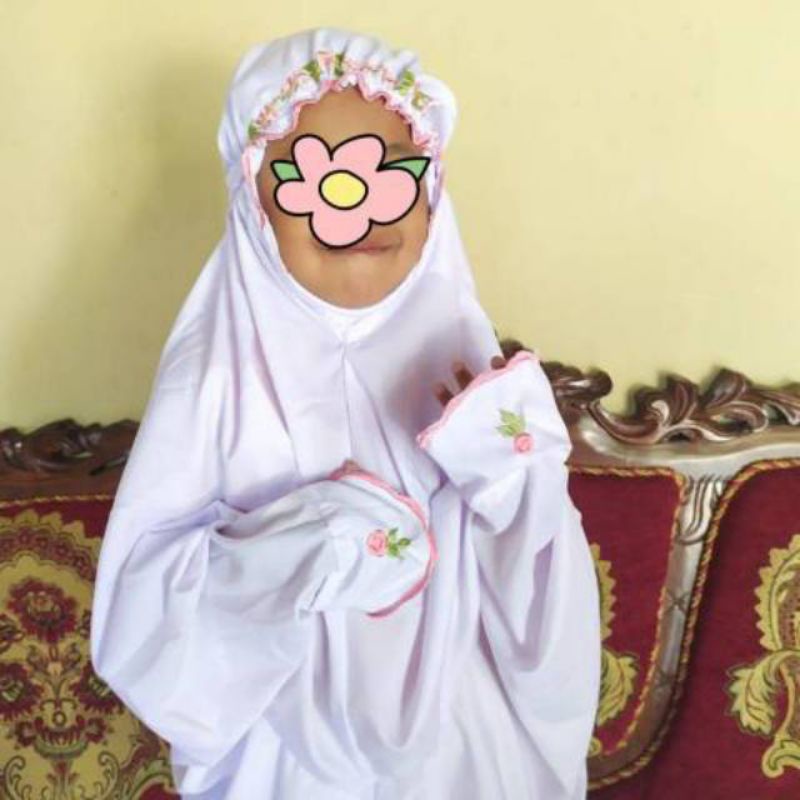 Mukena anak terusan bahan polino silk dengan bordir tile yang cantik