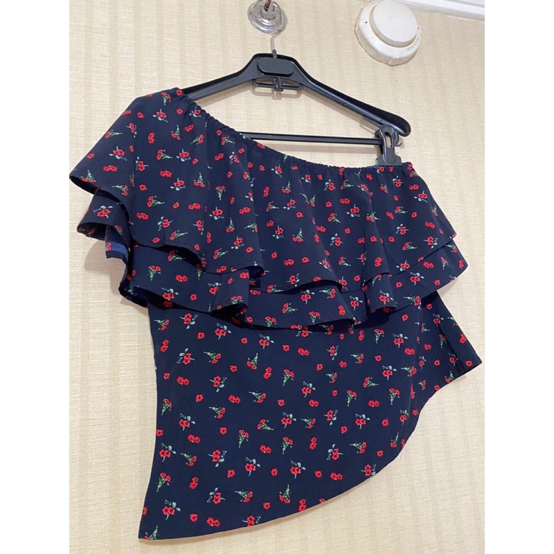 

one shoulder color box