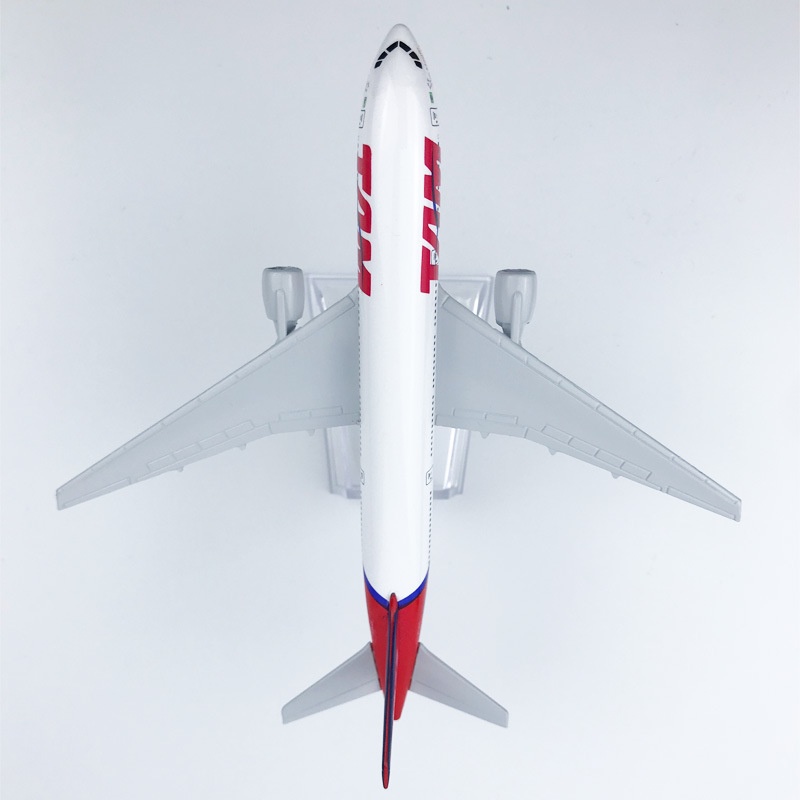 Miniatur Diecast Pesawat Terbang Brazil Airlines Boeing 777 B737 B787 Bahan Metal Ukuran 16CM