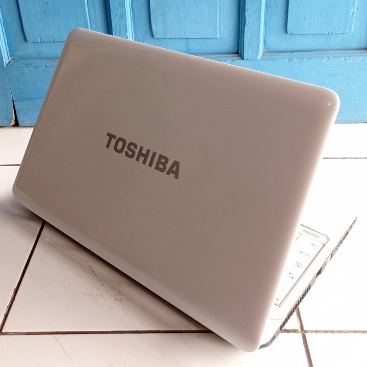Toshiba Satalilte L650 putih RAM 2GB HDD 500GB Laptop Second 16 inch
