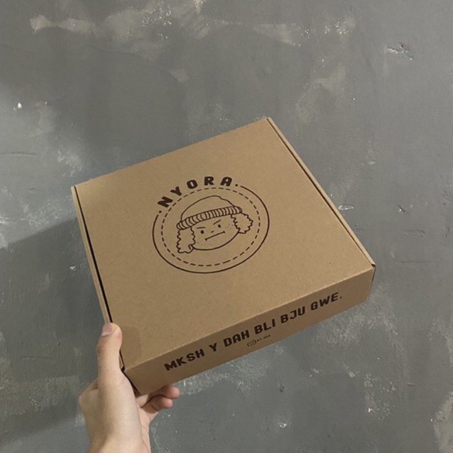 

Sablon Customize Box Basic Coklat (Size cek foto sebelah) 1 Warna