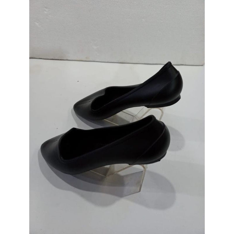 Pantopel Flats Shoes Karet Hitam Polos