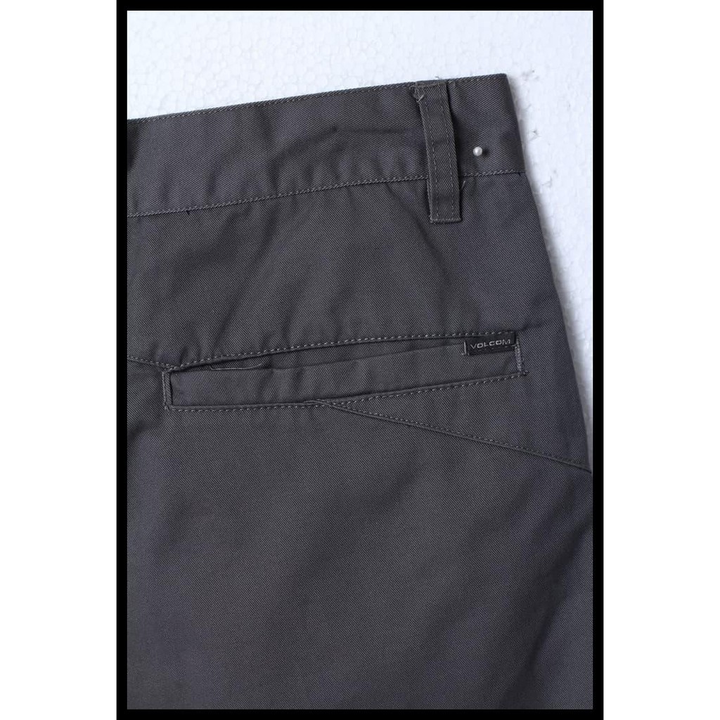 NEW STOCK CELANA PENDEK PRIA VOLCOM ORIGINAL - CPO VOLCOM 131 STOCK TERBATAS
