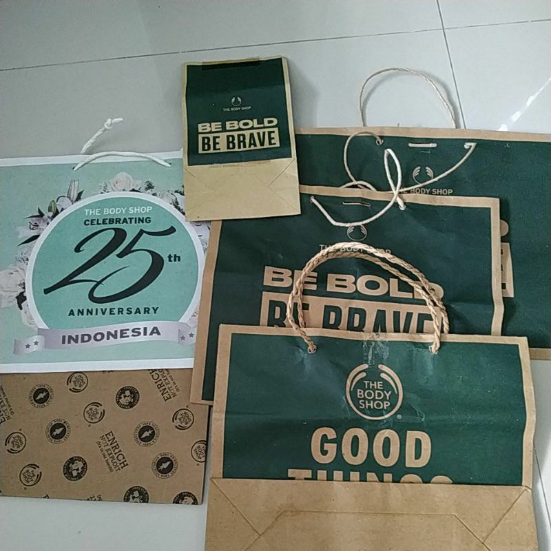 

paper bag The Body Shop