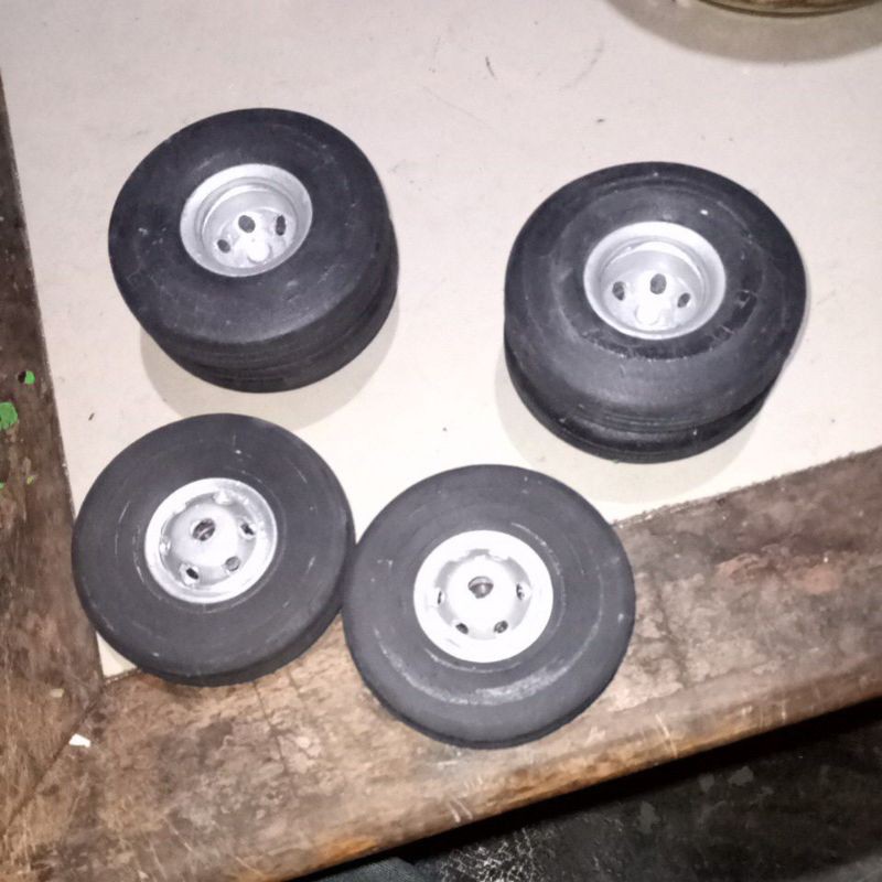 ban/roda miniatur truk