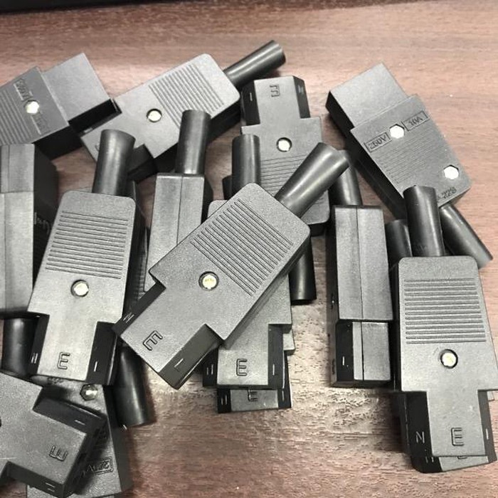 JACK KONEKTOR C13 FEMALE