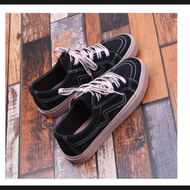 Sepatu sneakers wanita korea tali huruf pink