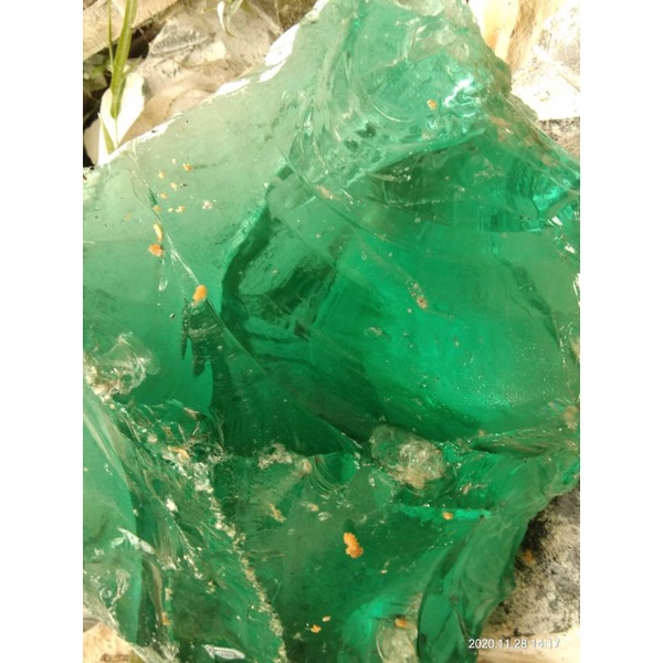 Batu obsidian hijau