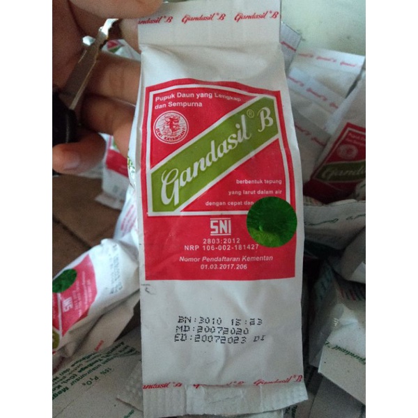 Pupuk buah dan pupuk daun Gandasil B(buah) dan Gandasil D(Daun)