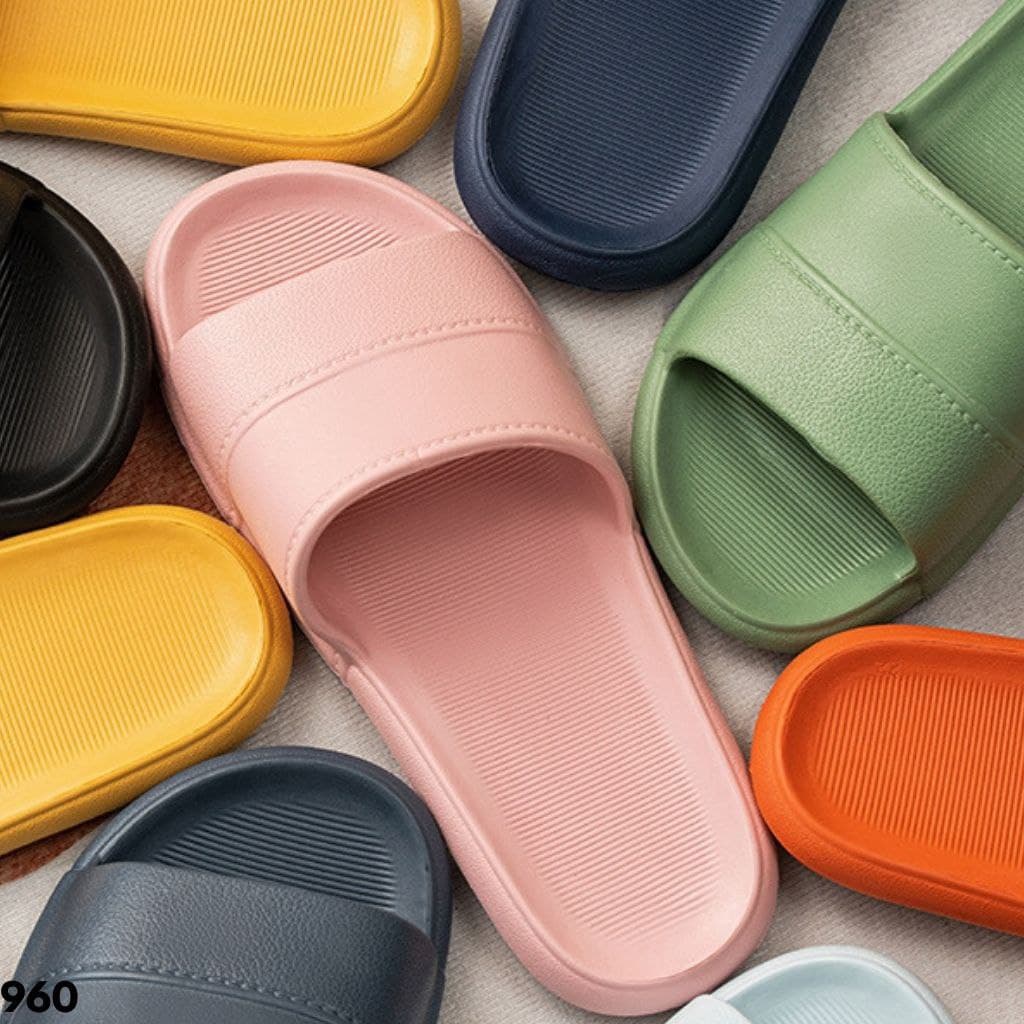 SANDAL SLIDE ON COCOK PAKAI SEKELUARGA KARNA DESIGN YANG SIMPLE BAHAN RUBBER IMPORT ANTI SLIP 960