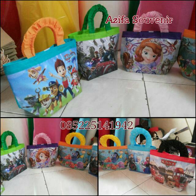 

Tas Ultah / Goodie Bag Tas Souvenir Ulang Tahun Anak murah KARTUN TENTENG RENDA