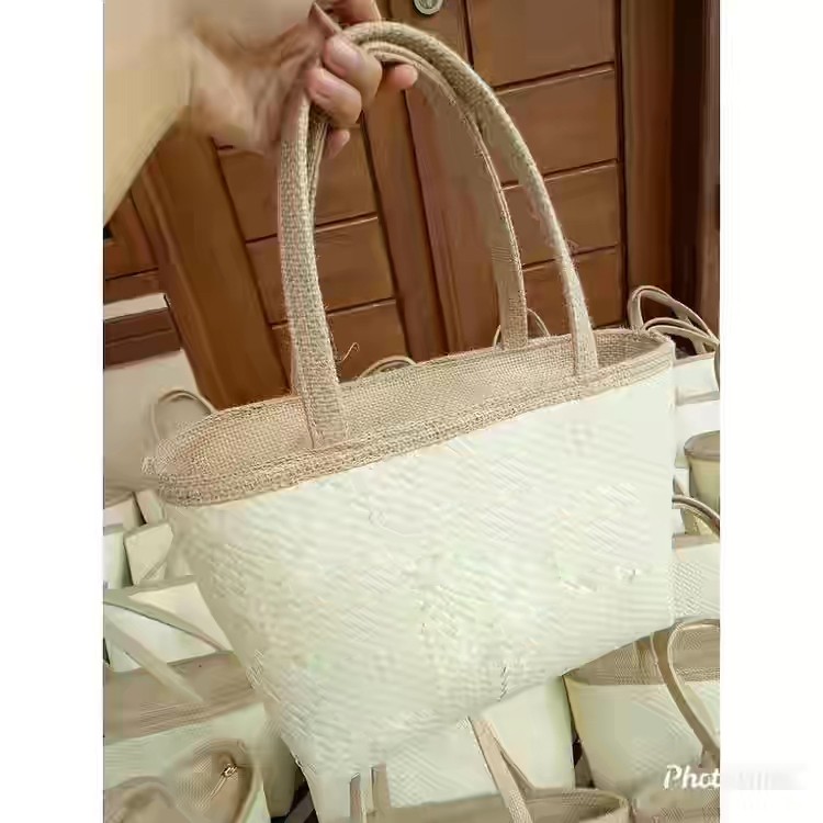 Tas Jinjing Wanita Polos Anyaman Pandan