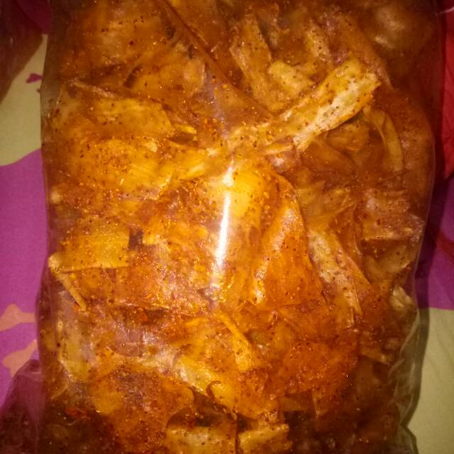 

Kripset (kripik pedas)