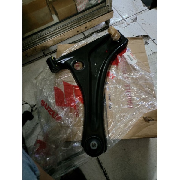 lower arm/ball joint Suzuki new carry