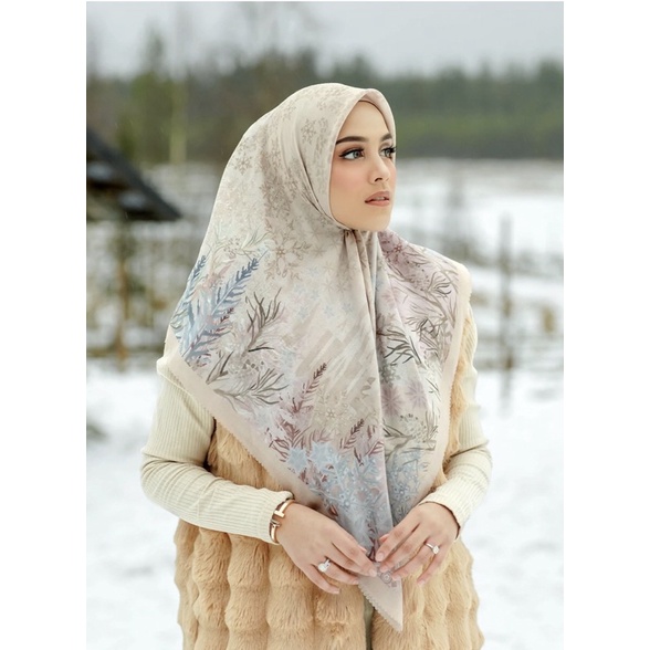 Buttonscarves x Disney Frozen Almond Size XL Preloved