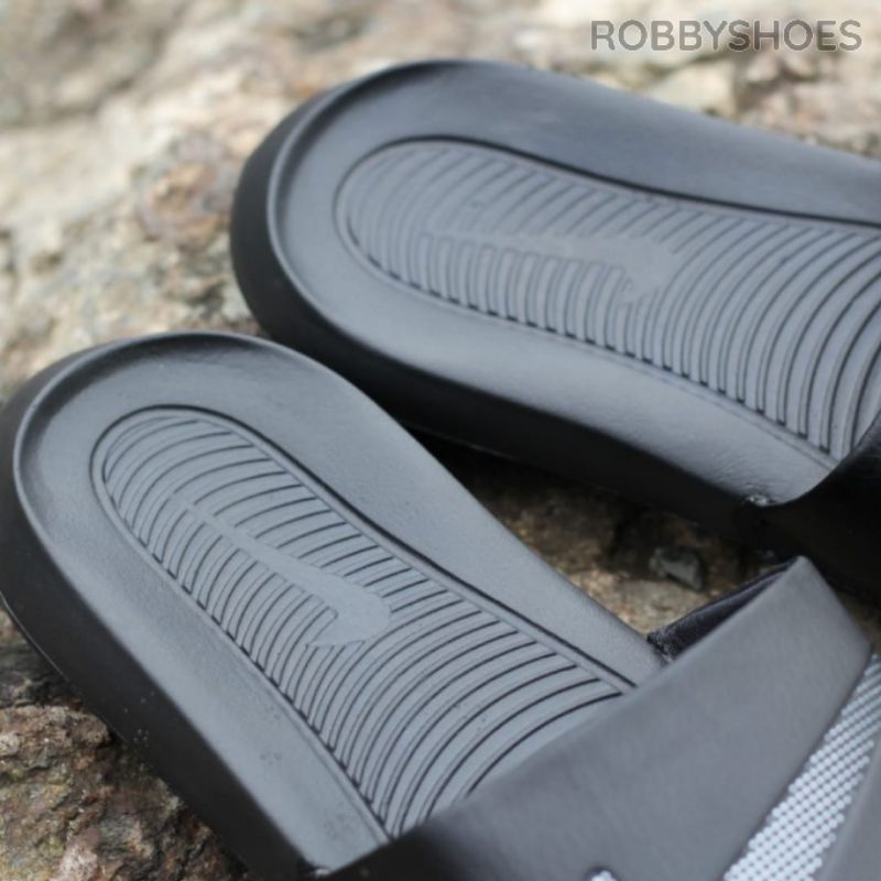 Sandal Slide Pria NK Victory 3D Black White / Nk Victory One / sendal slide on pria / sandal slide on pria / sandal nk victory 3D / sandal Nk victory one / Original Premium / Sendal Slide Pria