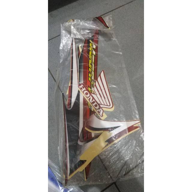 Striping Variasi Honda Megapro tahun 2005 stiker megapro merah