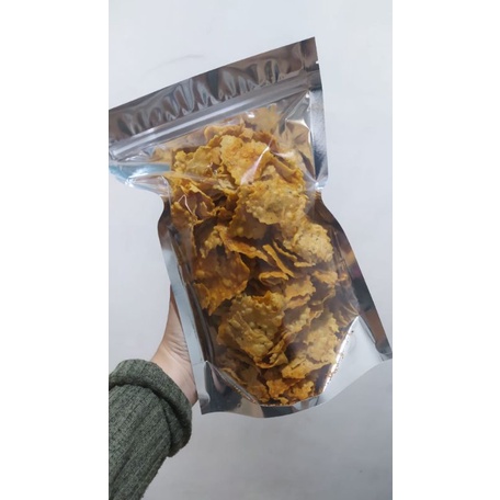 

keripik bawang pedas 250gr/keripik pangsit/ kue bawang / jajanan enak