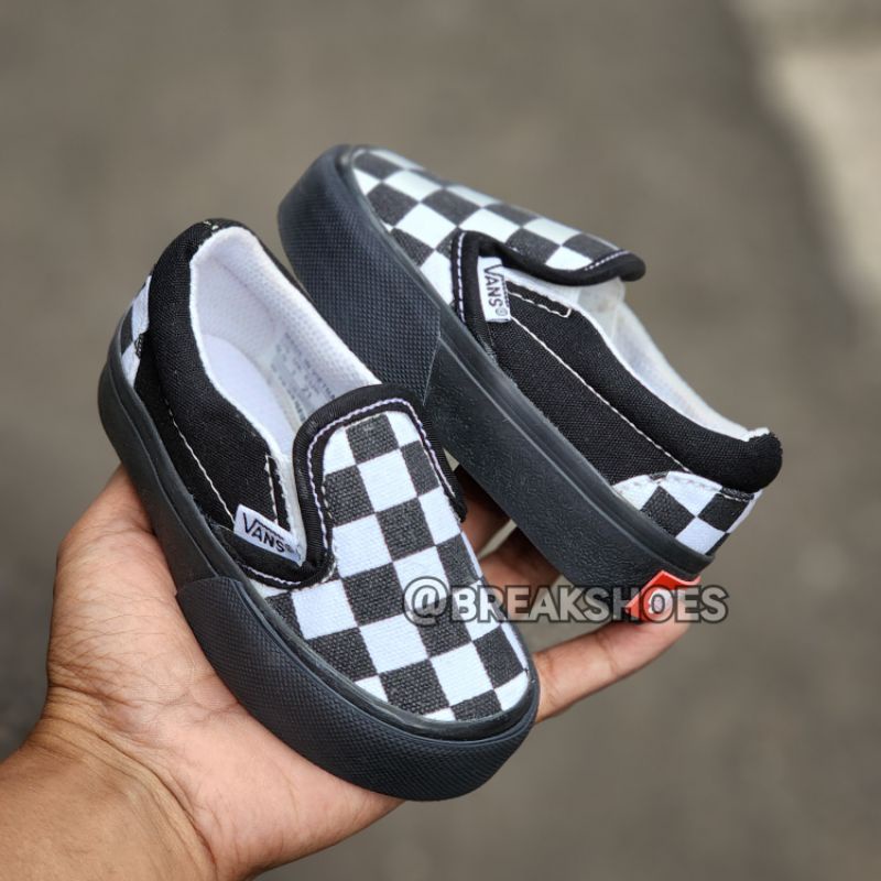 Sepatu anak slip on checkerboard full hitam