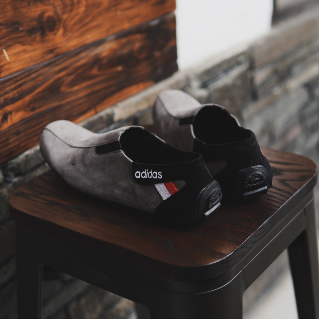 BAYAR DI TEMPAT// Sepatu Casual Slop Pria Adidas Messy Slip On Formal Santai Terlaris [abu]