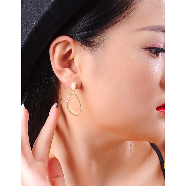 LRC Anting Tusuk Fashion Gold Irregular S925 Sterling Silver Stud Earrings D33176